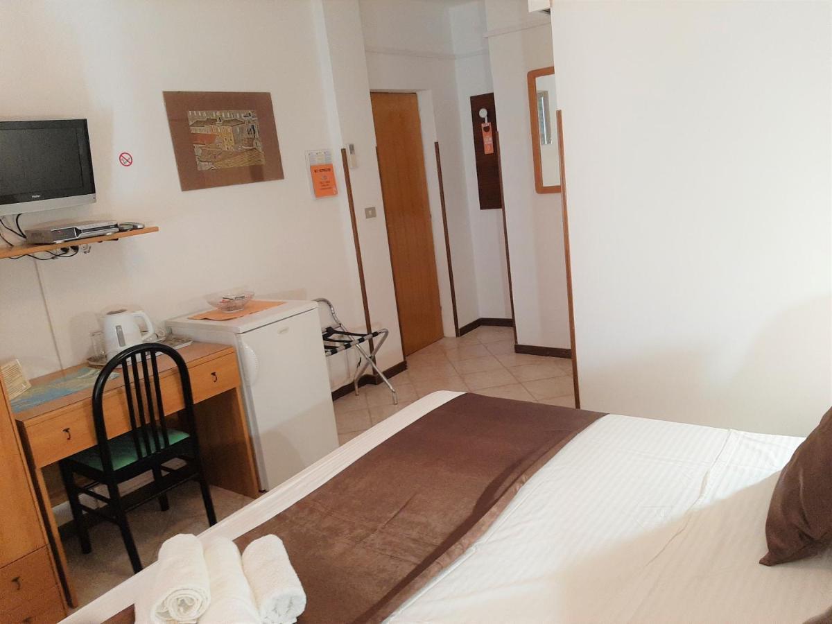 Rooms And Apartments Villa Town Gate Hvar ฮวาร์ ภายนอก รูปภาพ