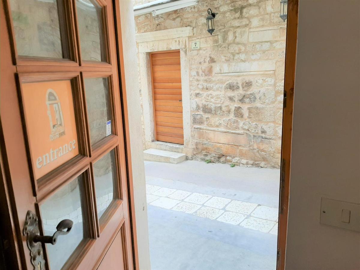Rooms And Apartments Villa Town Gate Hvar ฮวาร์ ภายนอก รูปภาพ