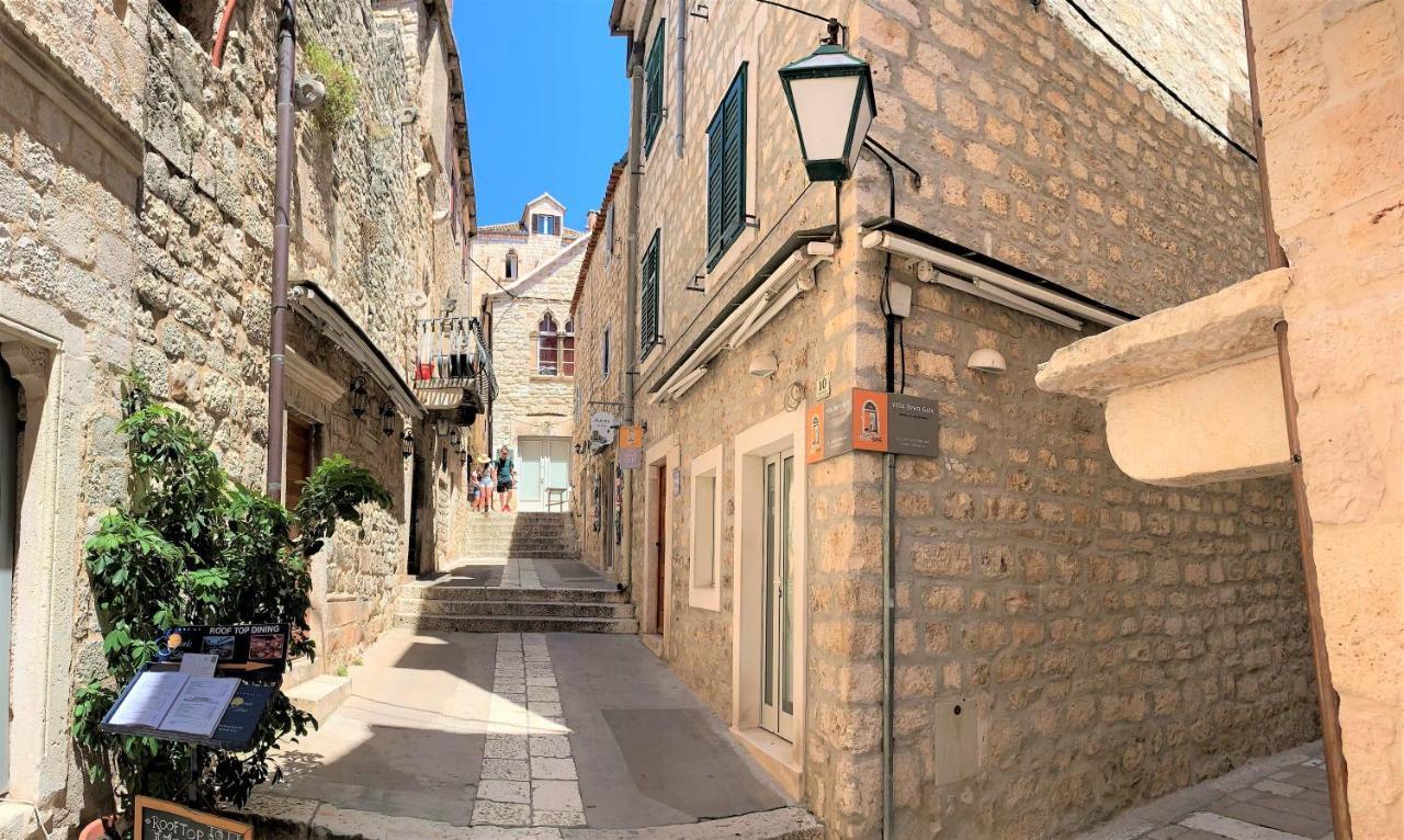 Rooms And Apartments Villa Town Gate Hvar ฮวาร์ ภายนอก รูปภาพ