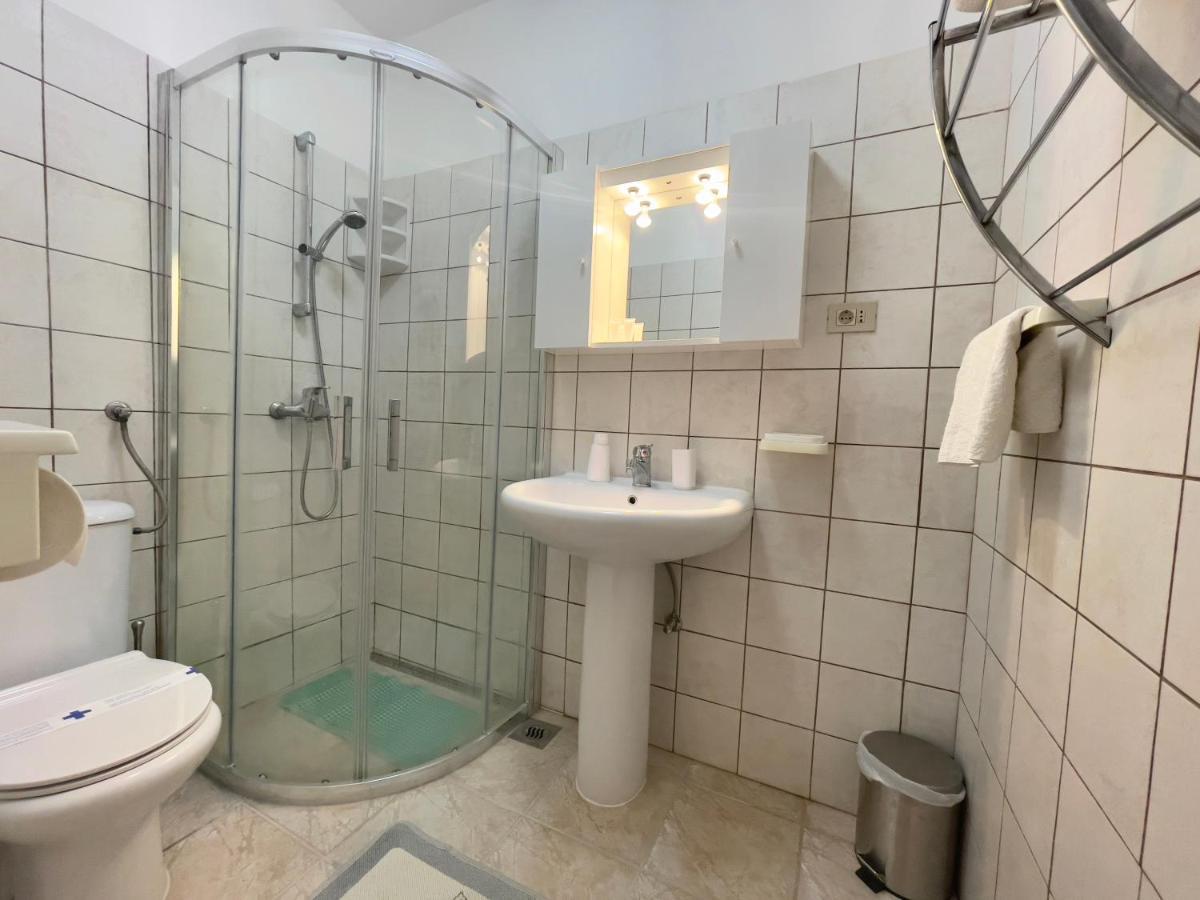 Rooms And Apartments Villa Town Gate Hvar ฮวาร์ ภายนอก รูปภาพ