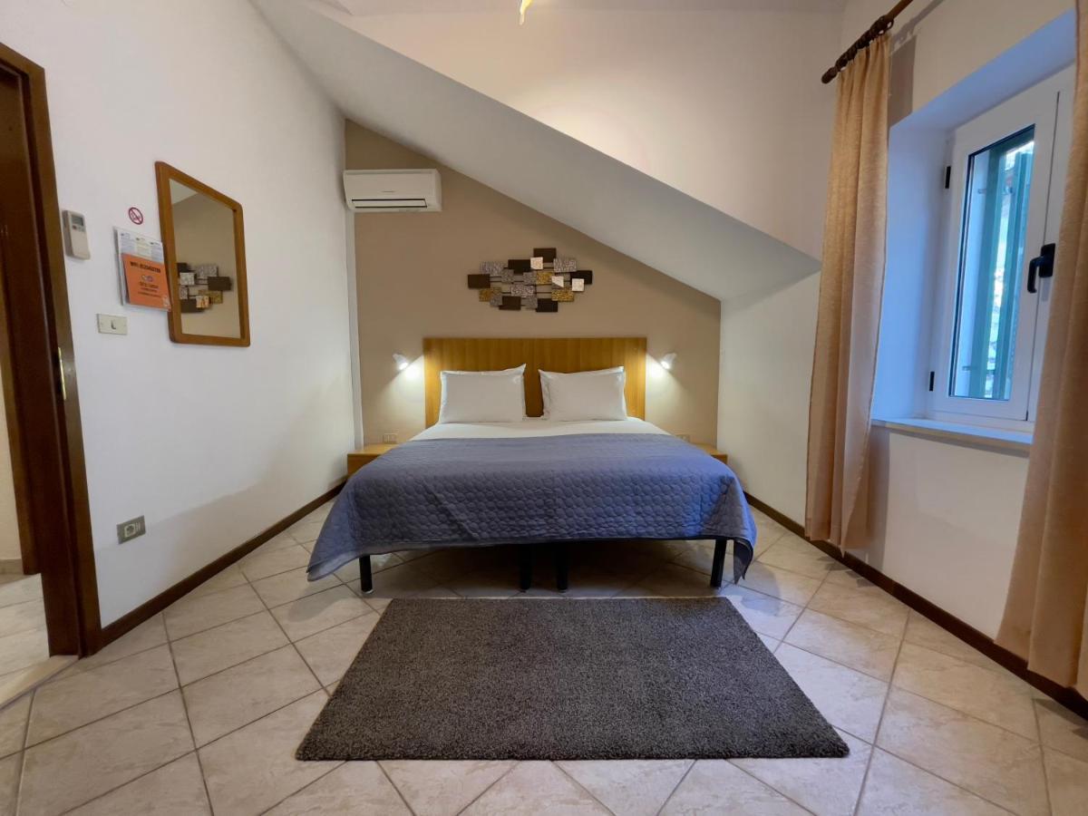 Rooms And Apartments Villa Town Gate Hvar ฮวาร์ ภายนอก รูปภาพ