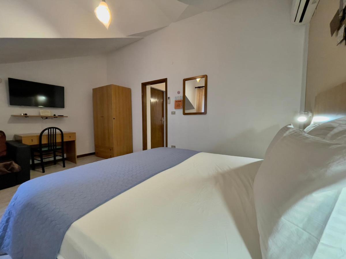 Rooms And Apartments Villa Town Gate Hvar ฮวาร์ ภายนอก รูปภาพ