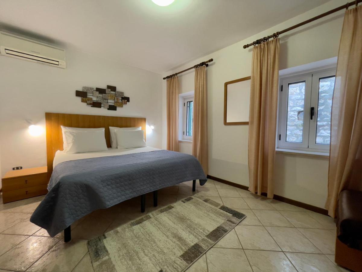 Rooms And Apartments Villa Town Gate Hvar ฮวาร์ ภายนอก รูปภาพ