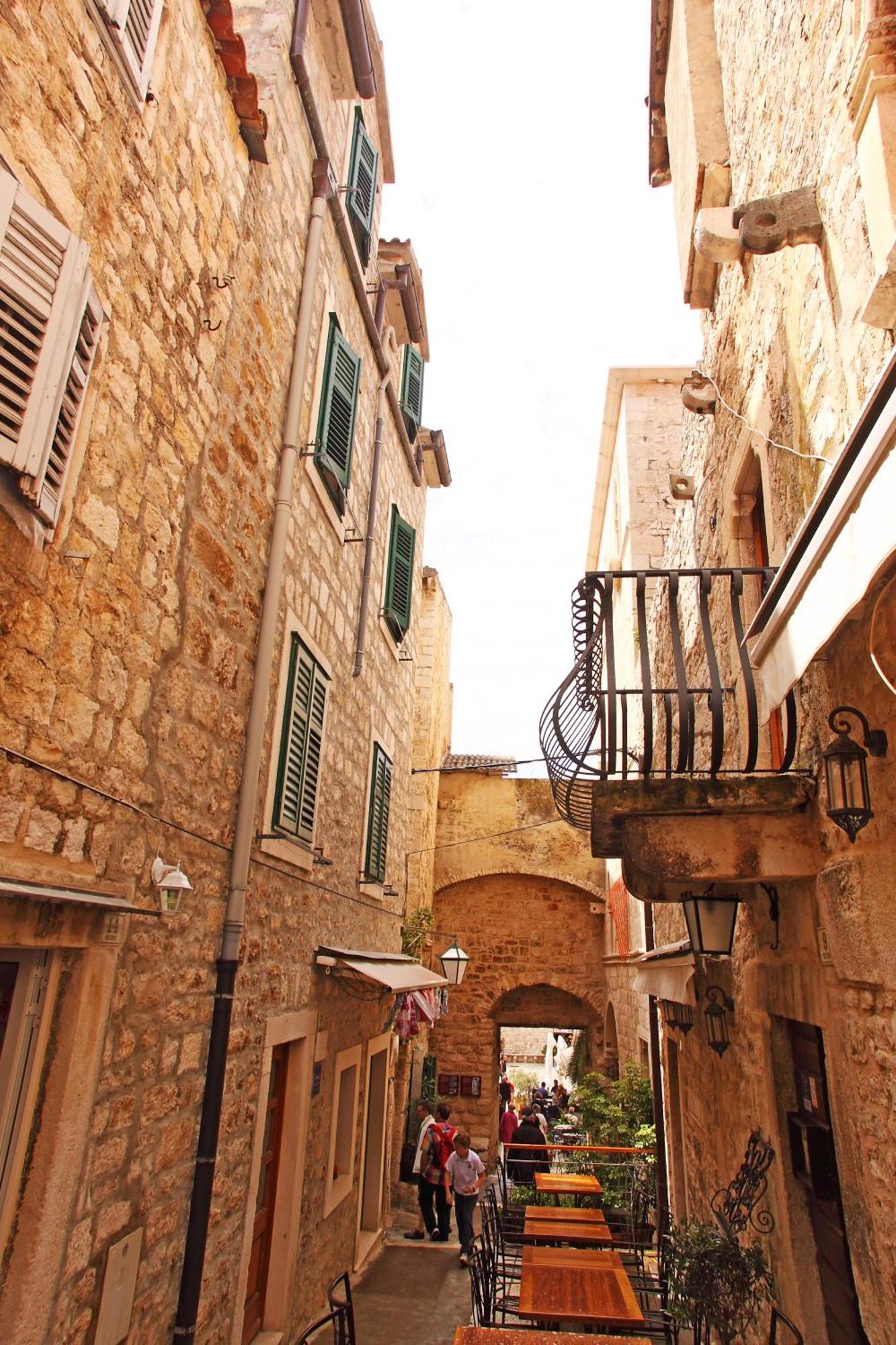 Rooms And Apartments Villa Town Gate Hvar ฮวาร์ ภายนอก รูปภาพ