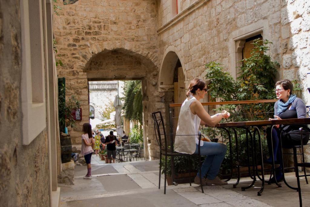Rooms And Apartments Villa Town Gate Hvar ฮวาร์ ภายนอก รูปภาพ
