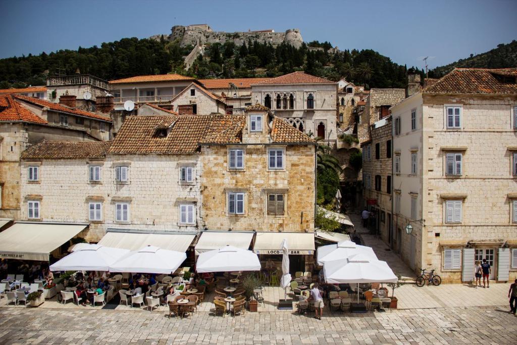 Rooms And Apartments Villa Town Gate Hvar ฮวาร์ ภายนอก รูปภาพ